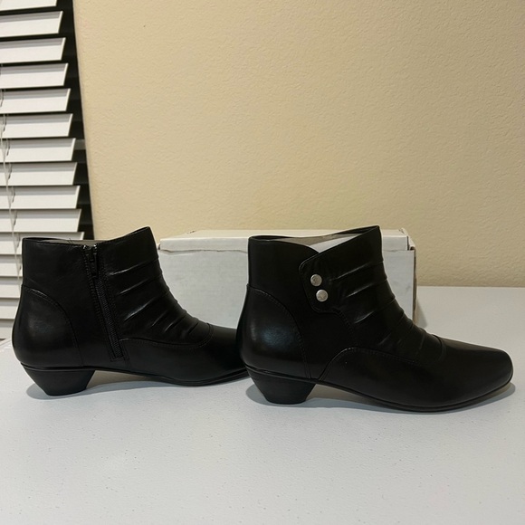 Josef Seibel black leather bootie ankle boots 37 US 6 6.5 - Picture 3 of 9